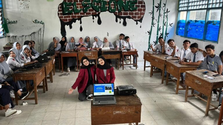 Tingkatkan Wawasan Siswa, Mahasiswa Sosiologi FISIP UMM Lakukan Sosialisasi di SMA Muhammadiyah 2 Sumberrejo Bojonegoro